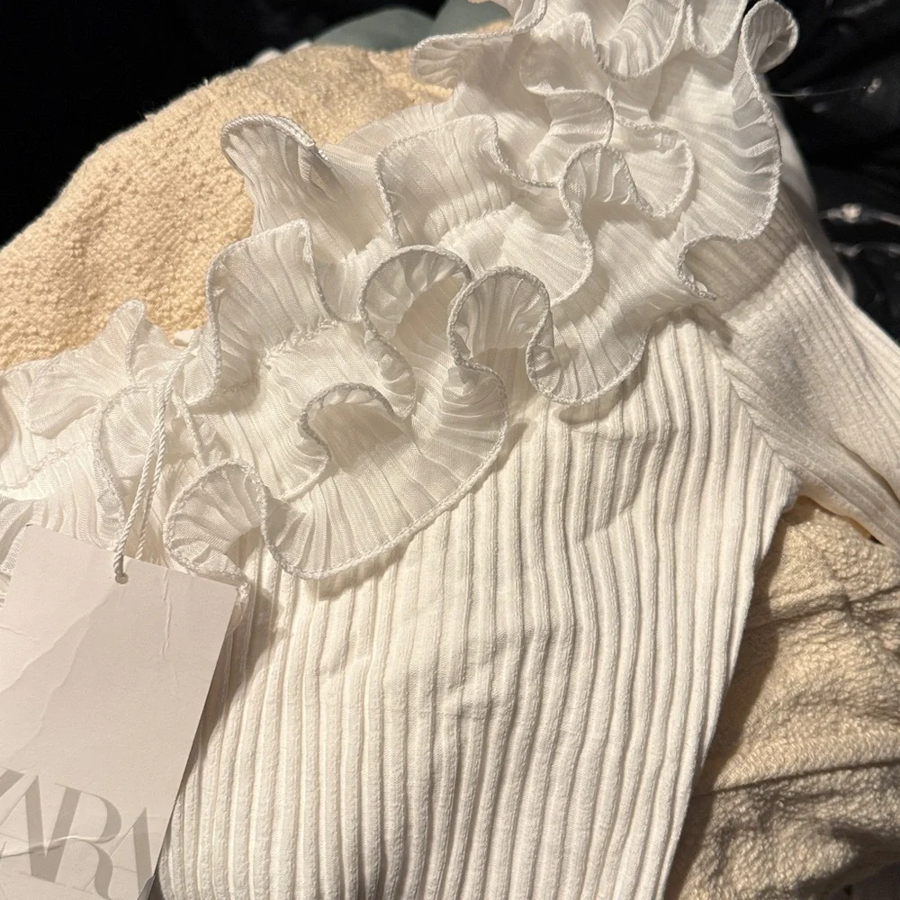 Zara White Asymmetric Top - Picture 3 of 3